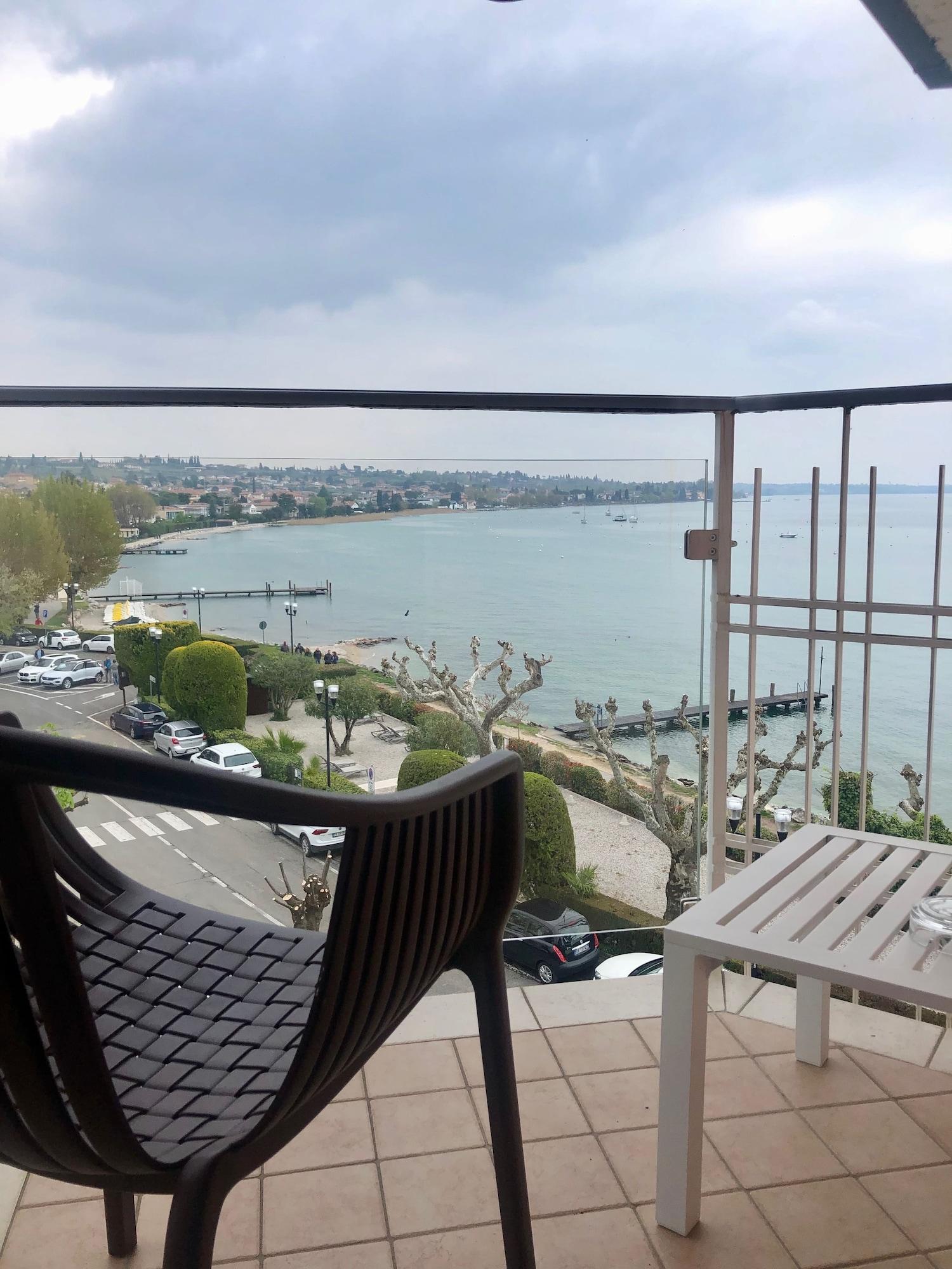 Kriss Internazionale Hotel Bardolino Exterior photo