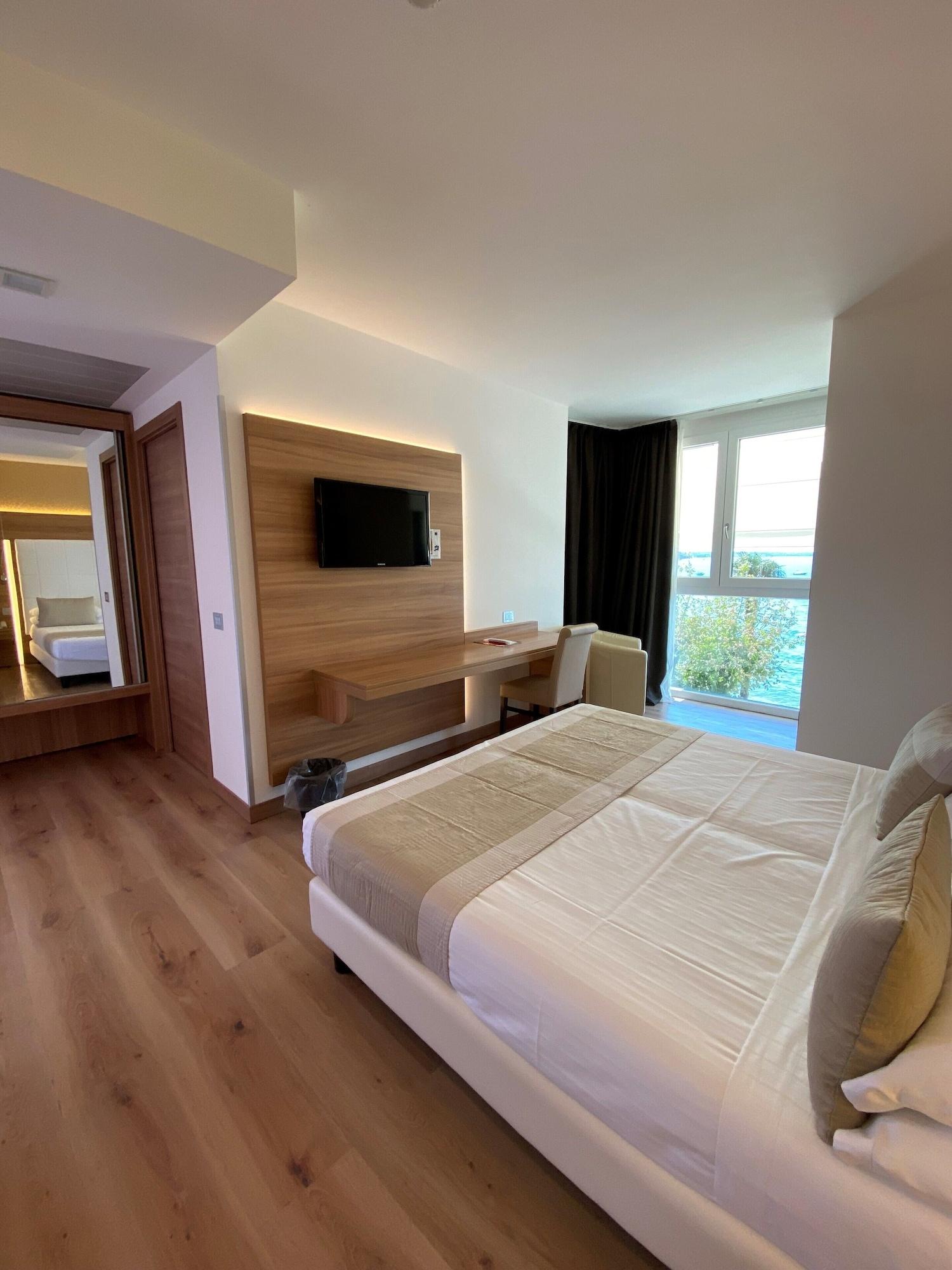 Kriss Internazionale Hotel Bardolino Exterior photo