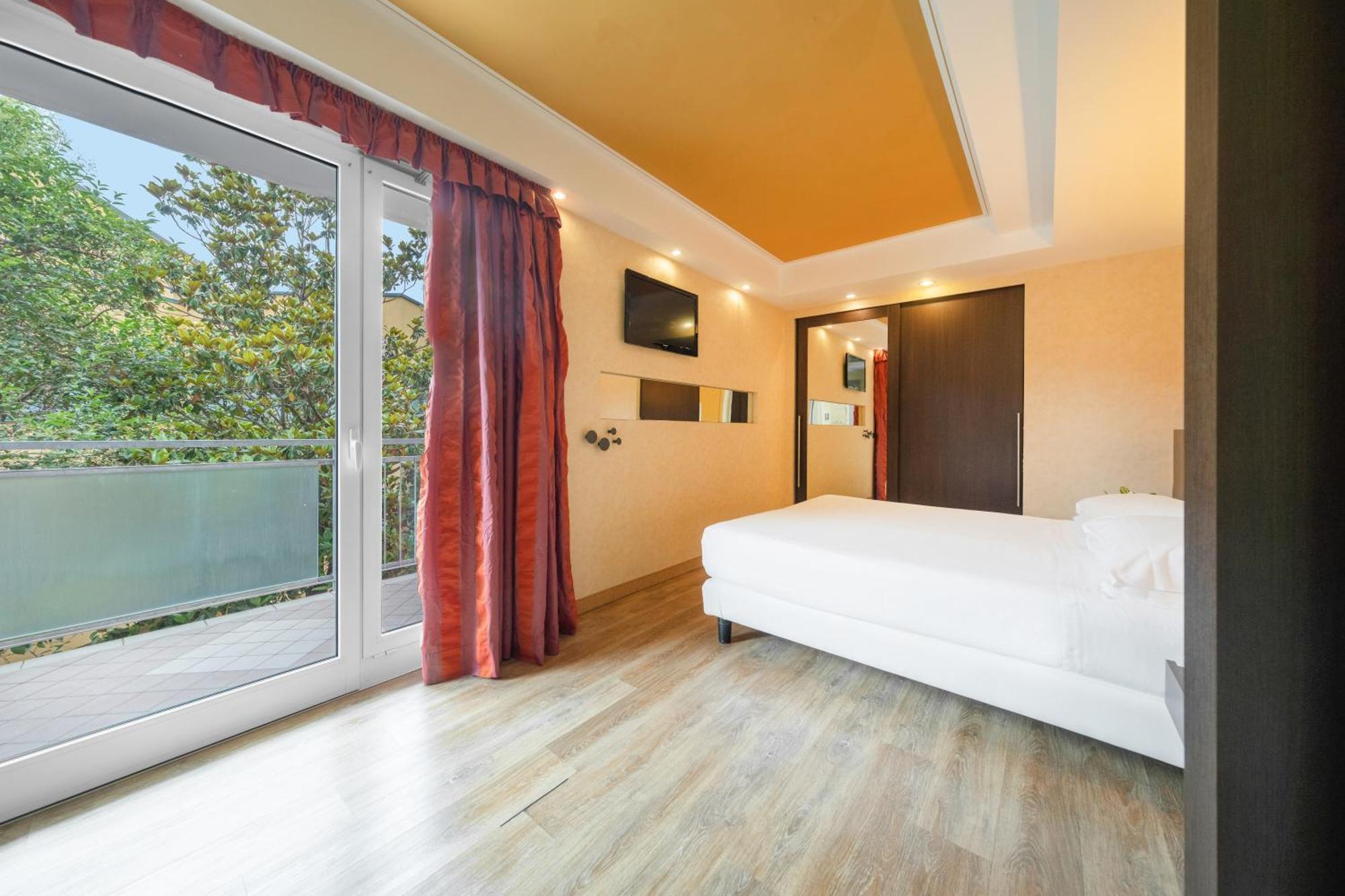 Kriss Internazionale Hotel Bardolino Exterior photo