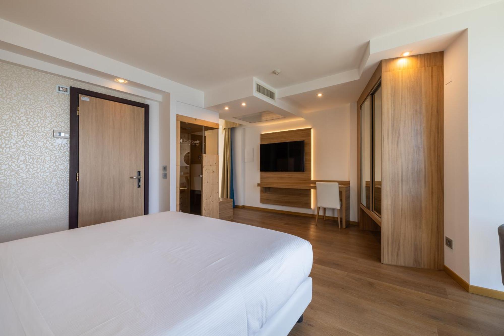 Kriss Internazionale Hotel Bardolino Exterior photo