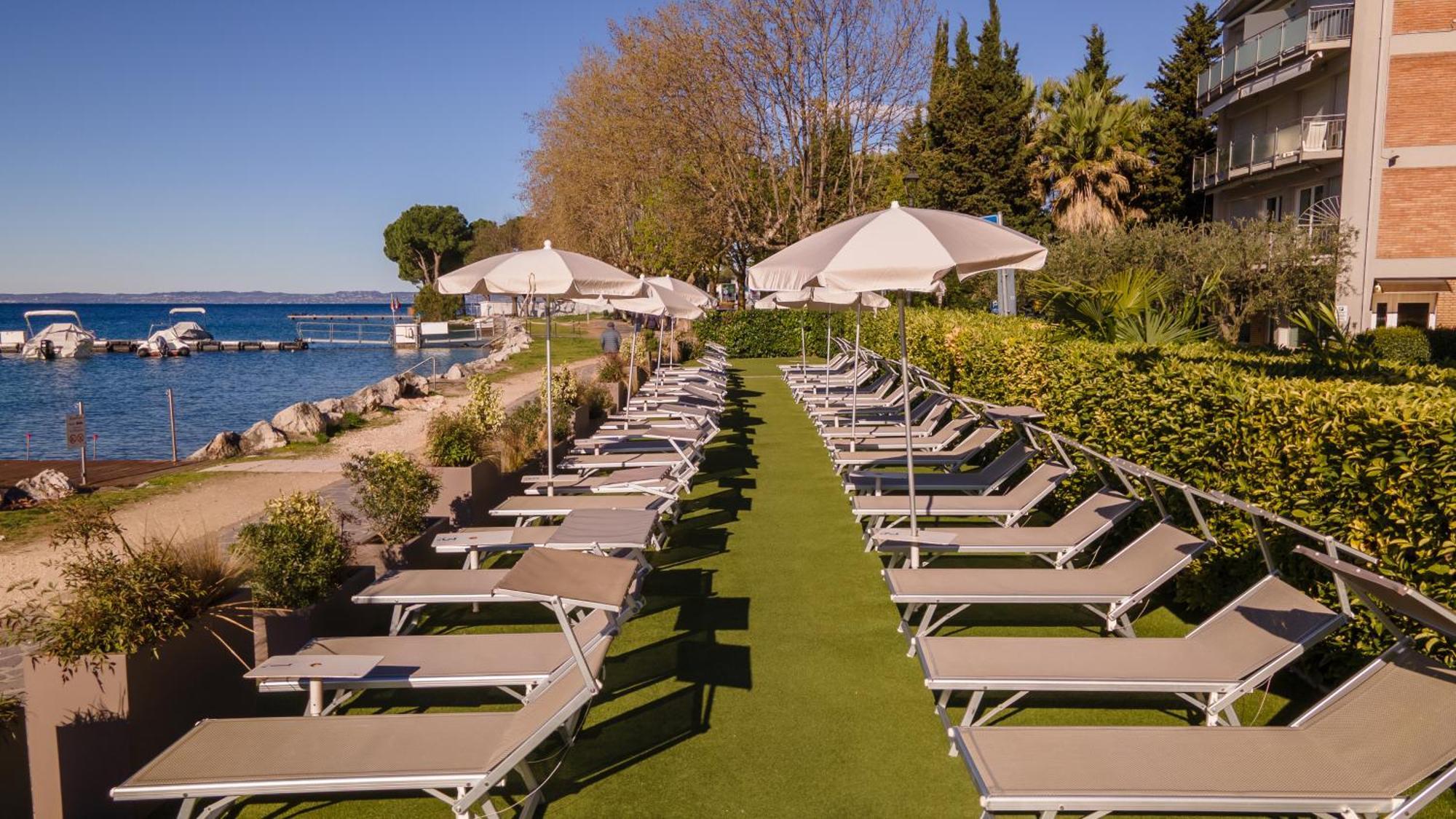 Kriss Internazionale Hotel Bardolino Exterior photo