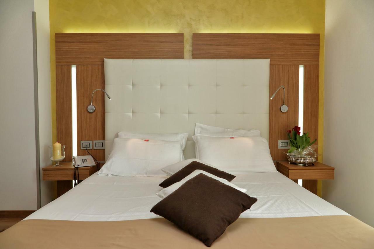 Kriss Internazionale Hotel Bardolino Exterior photo